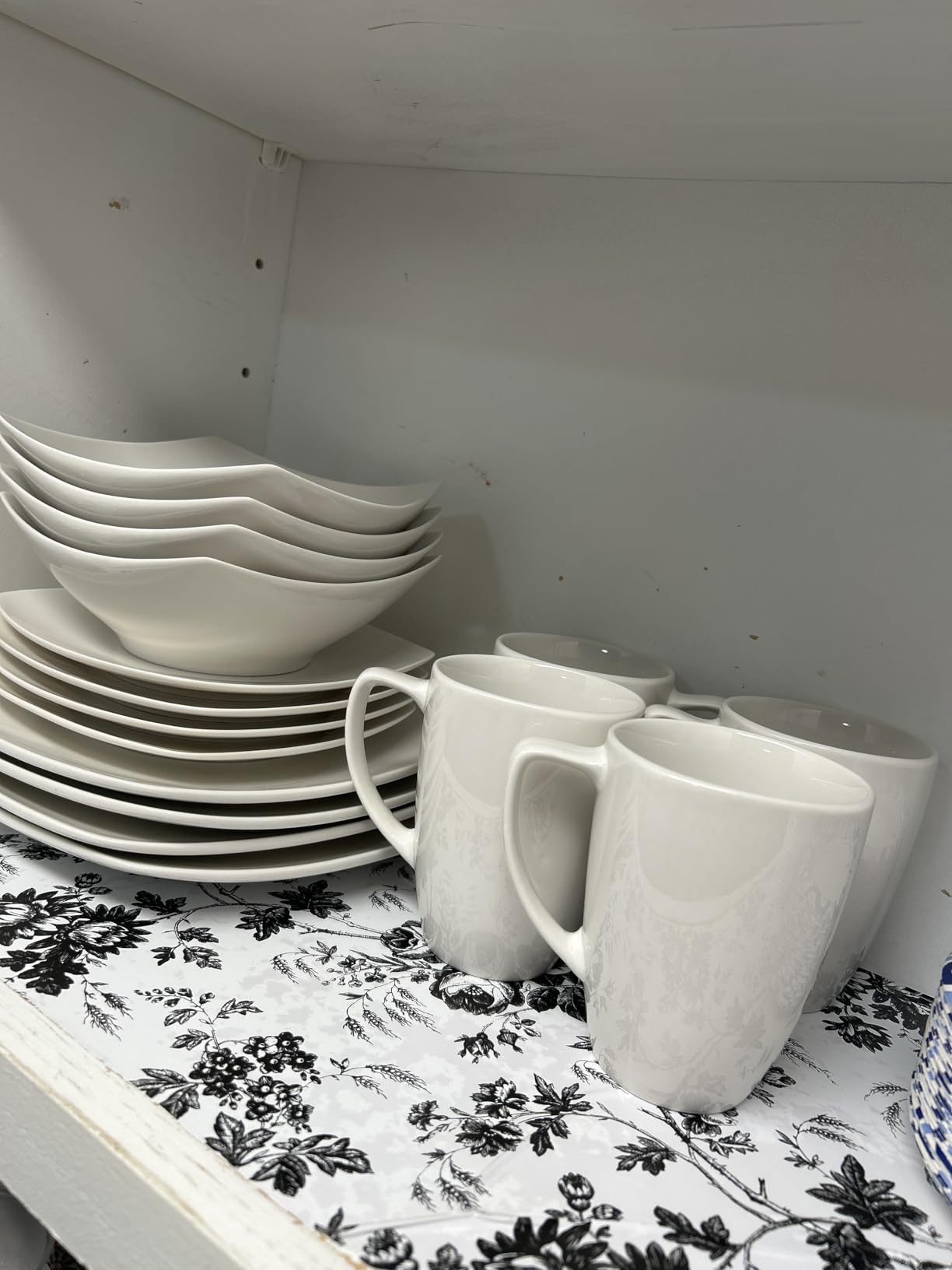 Gibson Home Zen Buffet White Porcelain Dinnerware Set for 4, Square Plates Bowls and Mugs, Chip and Scratch Resistant, Dishwasher and Microwave Safe, 16 Piece customer photo 1