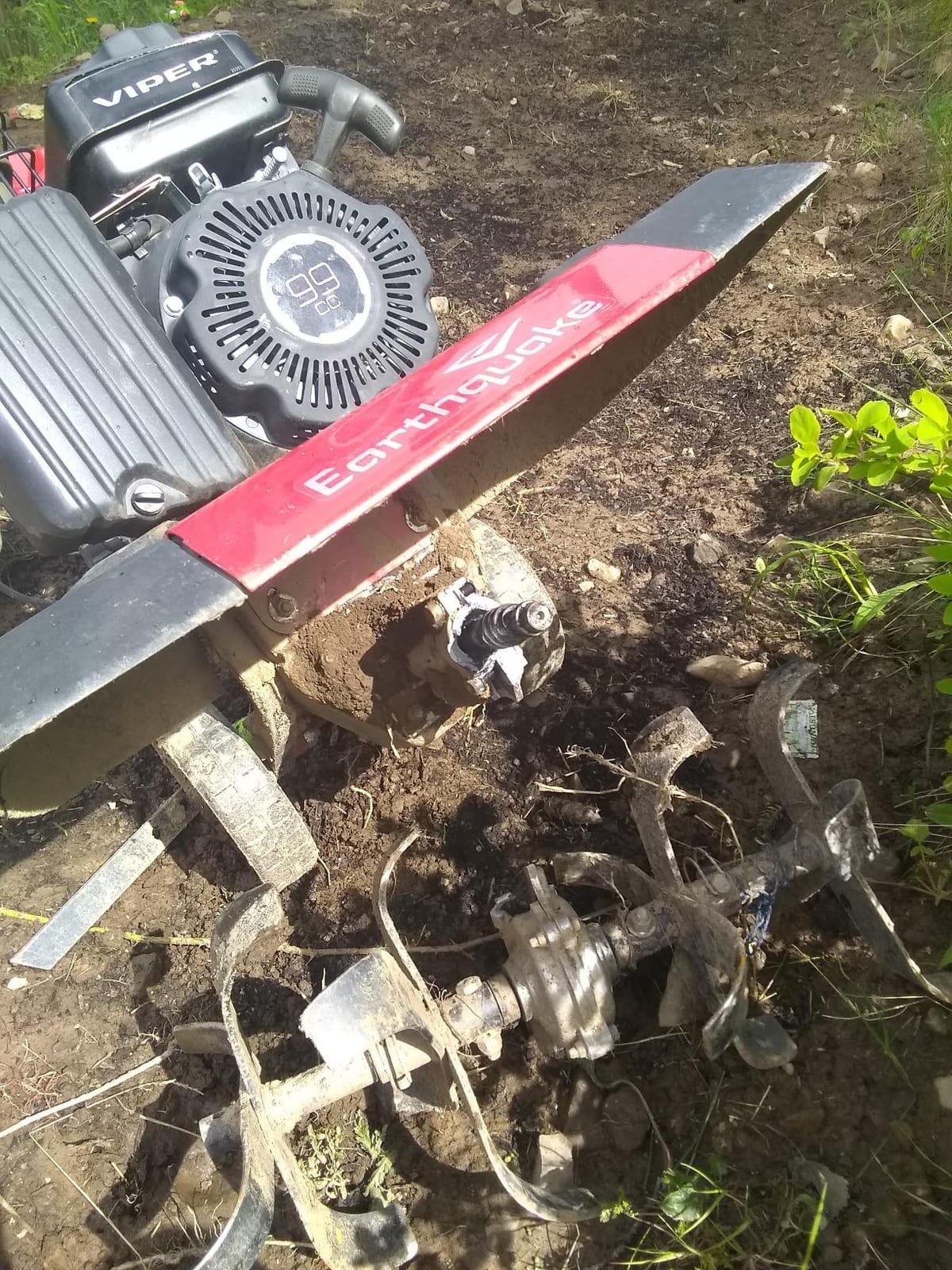 Earthquake 20015 Versa 2-in-1 Tiller Cultivator with a 99cc 4-Cycle Viper Engine, 2-in-1 Front Tine Tiller and Cultivator, Removable Side Shields and Outer Tines customer photo 1