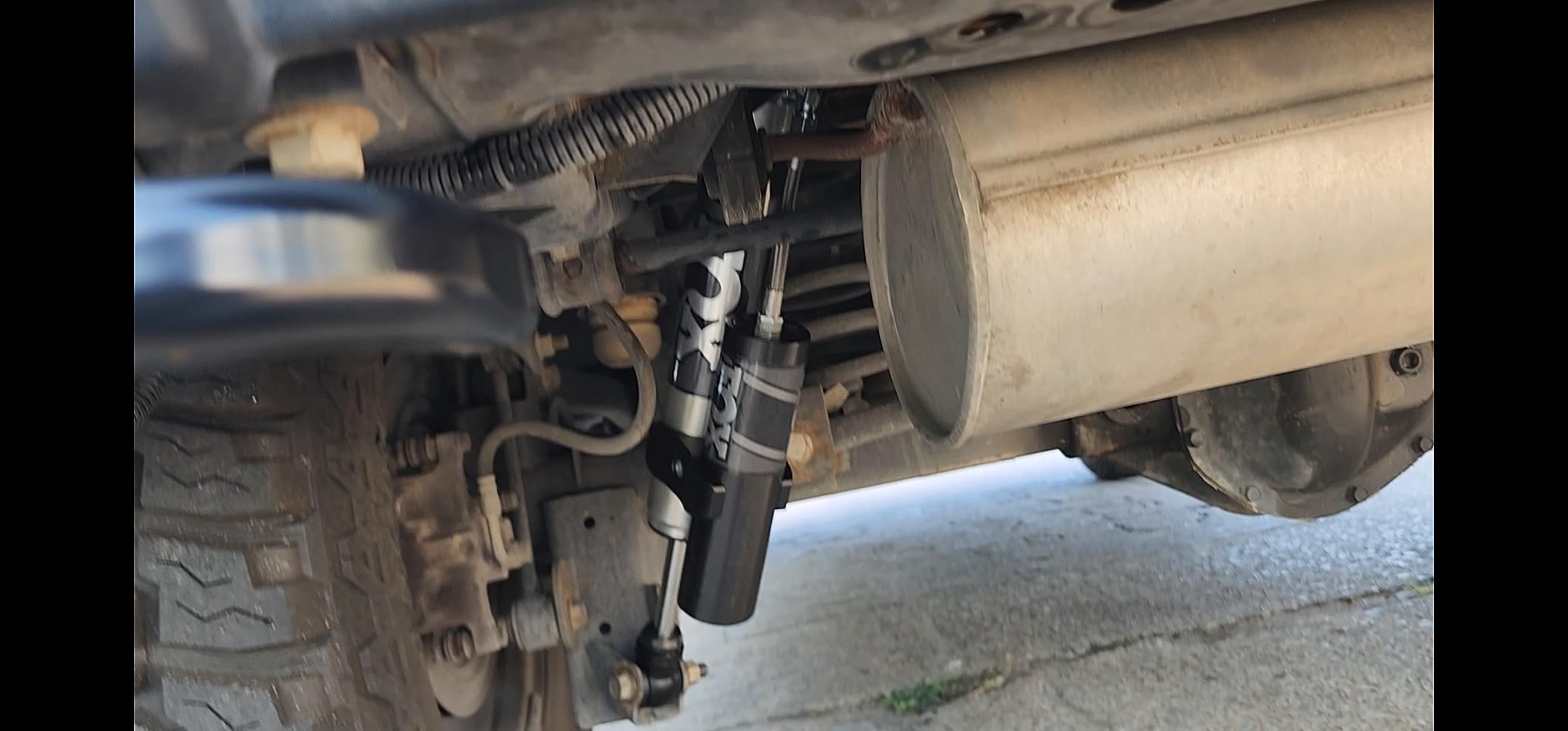 Fox 2.0 Performance Reservoir Shock Set compatible with 2007-2016 Jeep Wrangler w/1.5-3.5