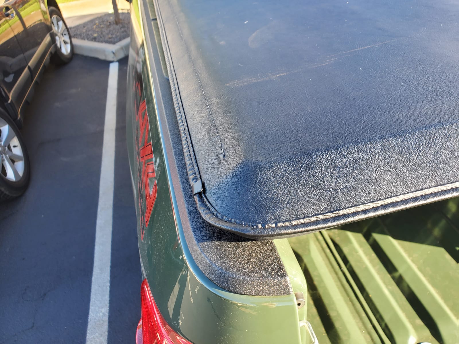 Tyger Auto T1 Soft Roll Up Truck Bed Tonneau Cover Compatible with 2014-2021 Toyota Tundra | Fleetside 5.5' Bed (66