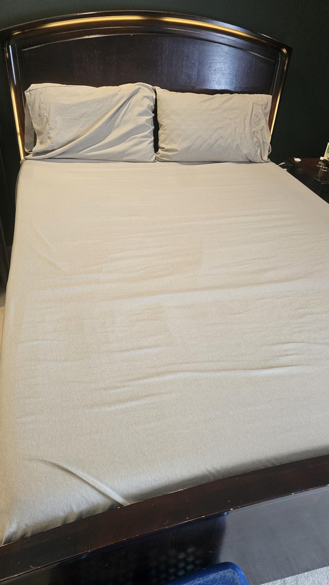 Queen Size 4 Piece Sheet Set - Comfy Breathable & Cooling Sheets - White customer photo 2