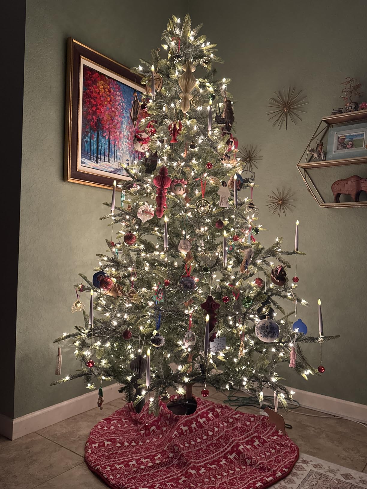 Puleo International 7.5ft Pre-Lit Aspen Fir Artificial Christmas Tree customer photo 1