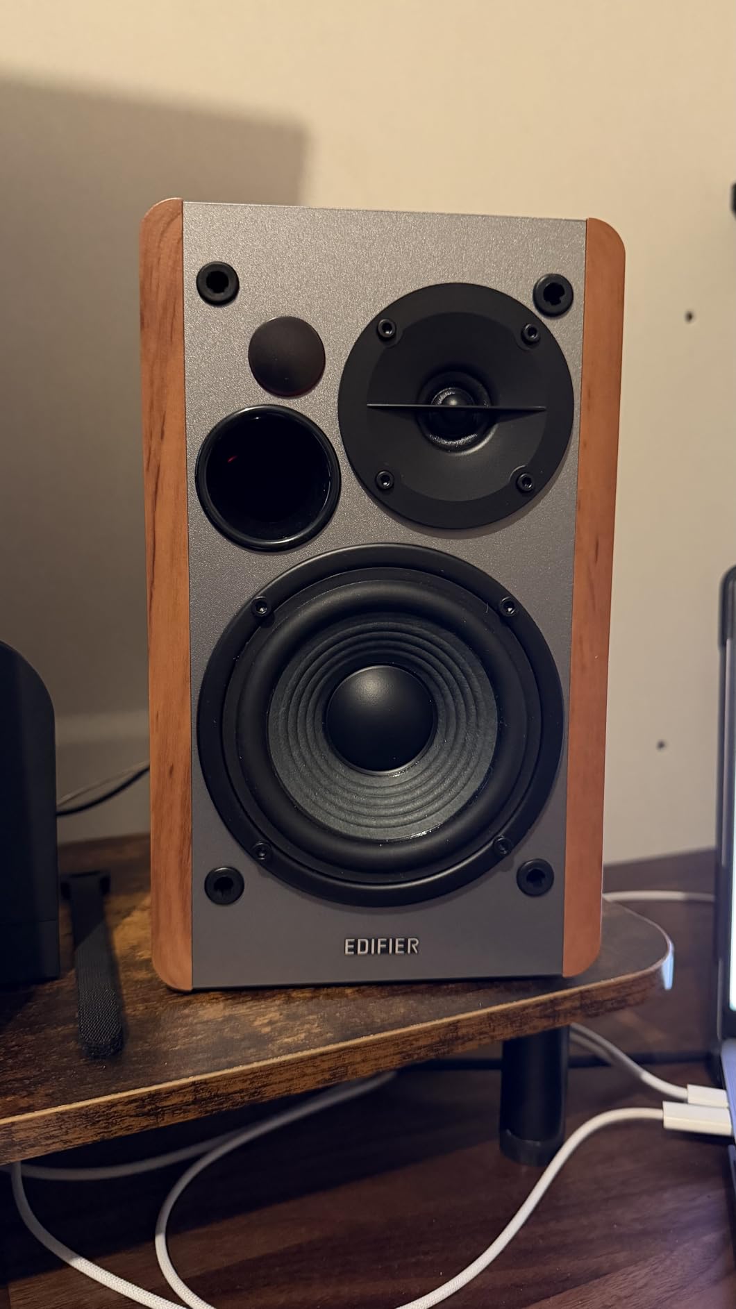 Edifier R1280DB Powered Bluetooth Bookshelf Speakers - Optical Input - Wireless Studio Monitors - 4 Inch Near Field Speaker - 42w RMS - Wood Grain customer photo 2