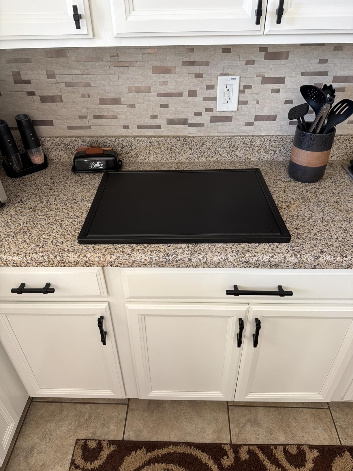 Thirteen Chefs 18x12 White Cutting Board with Groove, 1/2
