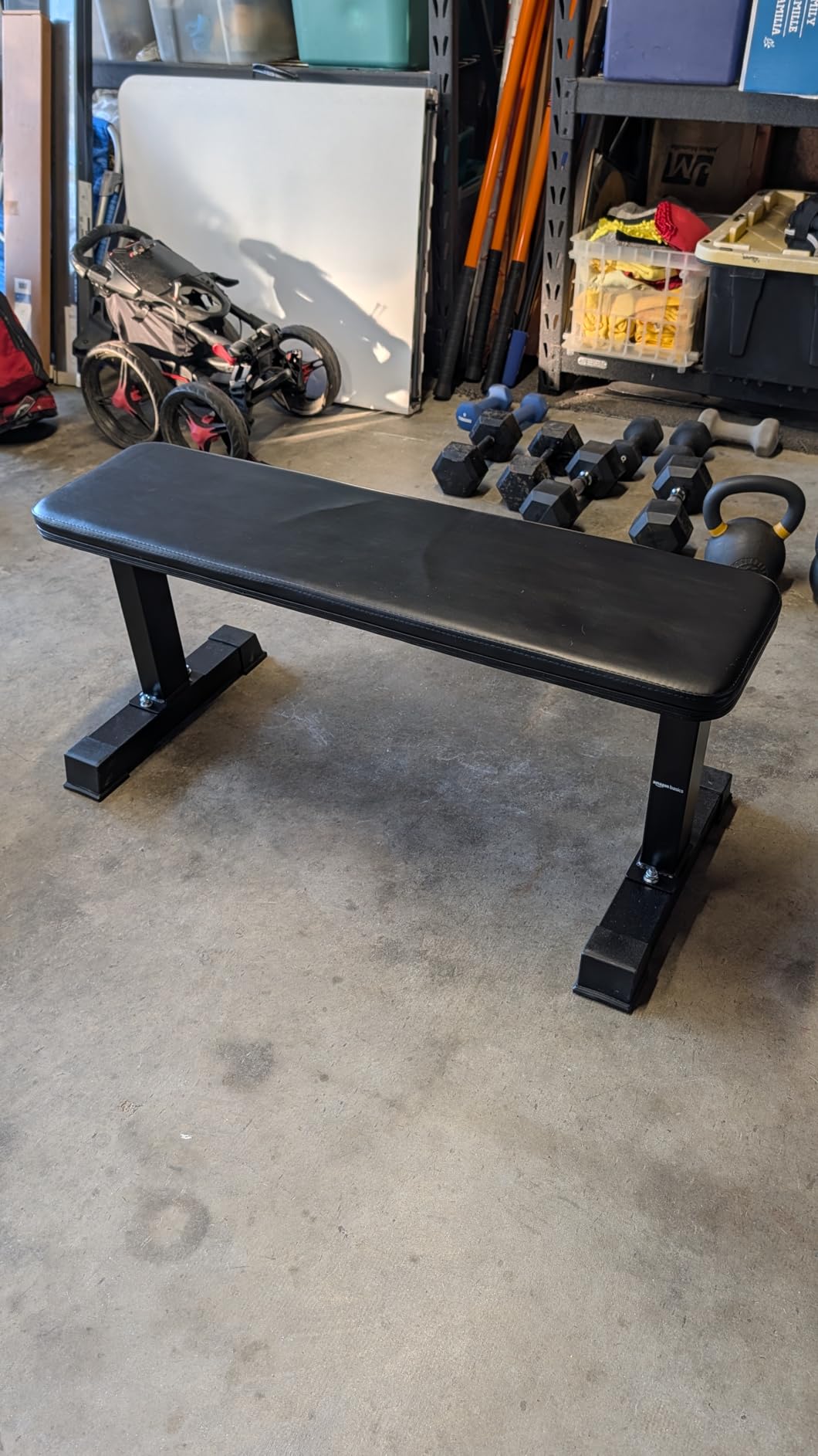 Amazon Basics Sturdy Flat Weight Bench for Home Gym, Strength Training, Stable Assembly, Black customer photo 2