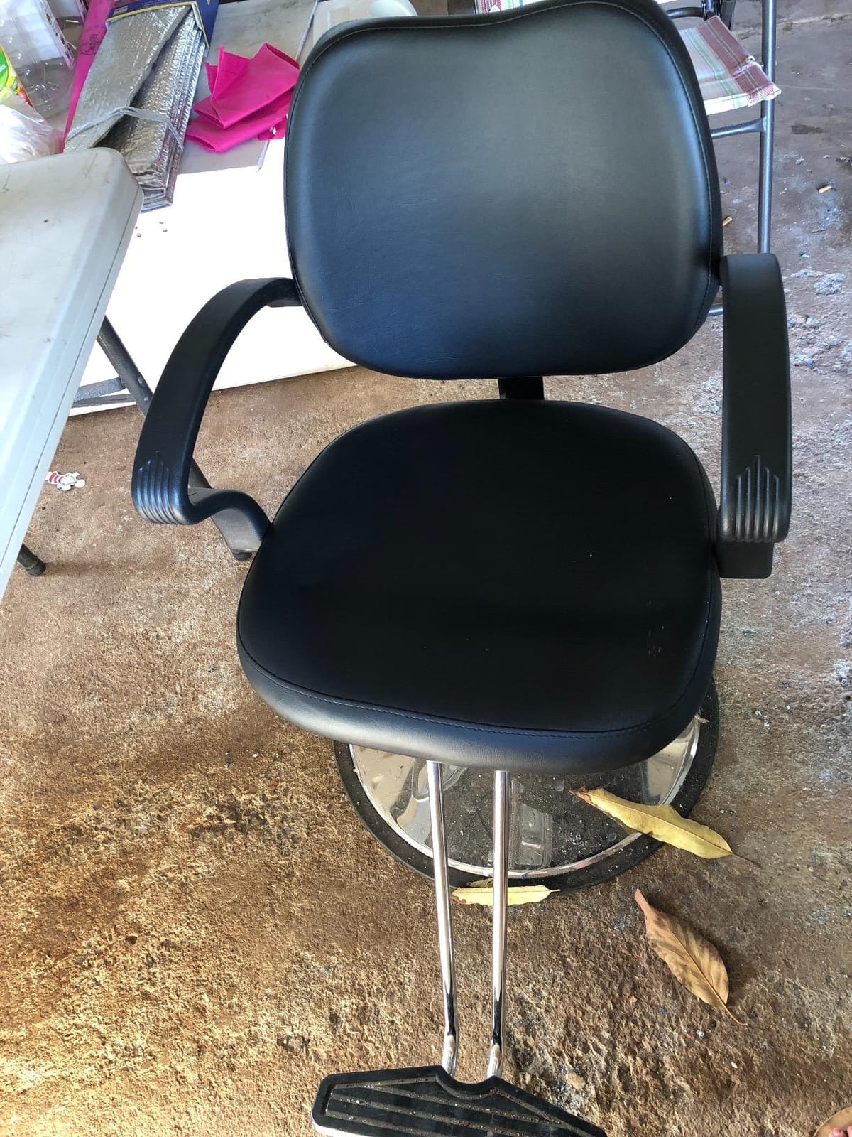 Hair Beauty Salon Equipment Black Hydraulic Barber Styling Chair customer photo 2