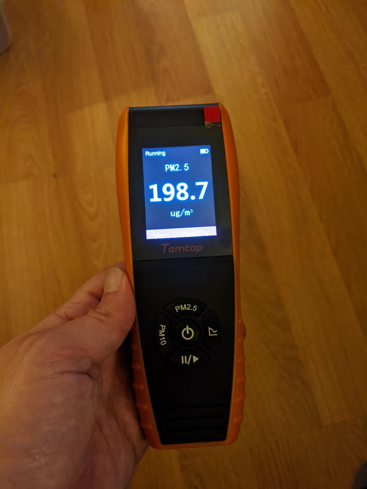 Temtop PM2.5 Monitor P600, Essential Air Particle Meter PM2.5 PM10 Air Quality Tester for Indoor/Outdoor Air Pollution Detection, Particle-Centric Detector w/Data Histogram Display customer photo 2