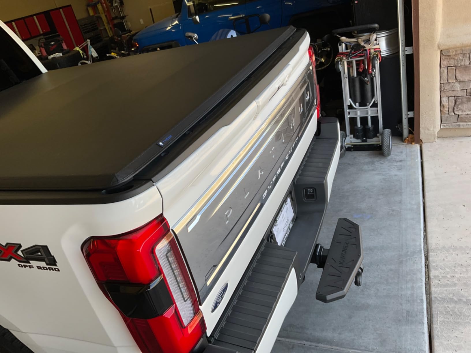 Tyger Auto T3 Soft Tri-fold Truck Bed Tonneau Cover Compatible with 2017-2026 Ford F-250 F-350 Super Duty | 6.75' (82