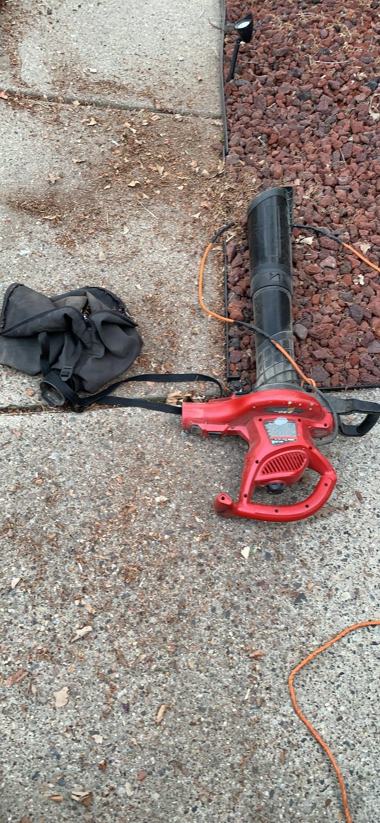 CRAFTSMAN Leaf Blower, Leaf Vacuum and Mulcher, 3-in-1 Backpack Blower, Up to 230 MPH, 12 Amp, Corded Electric (CMEBL700) customer photo 2