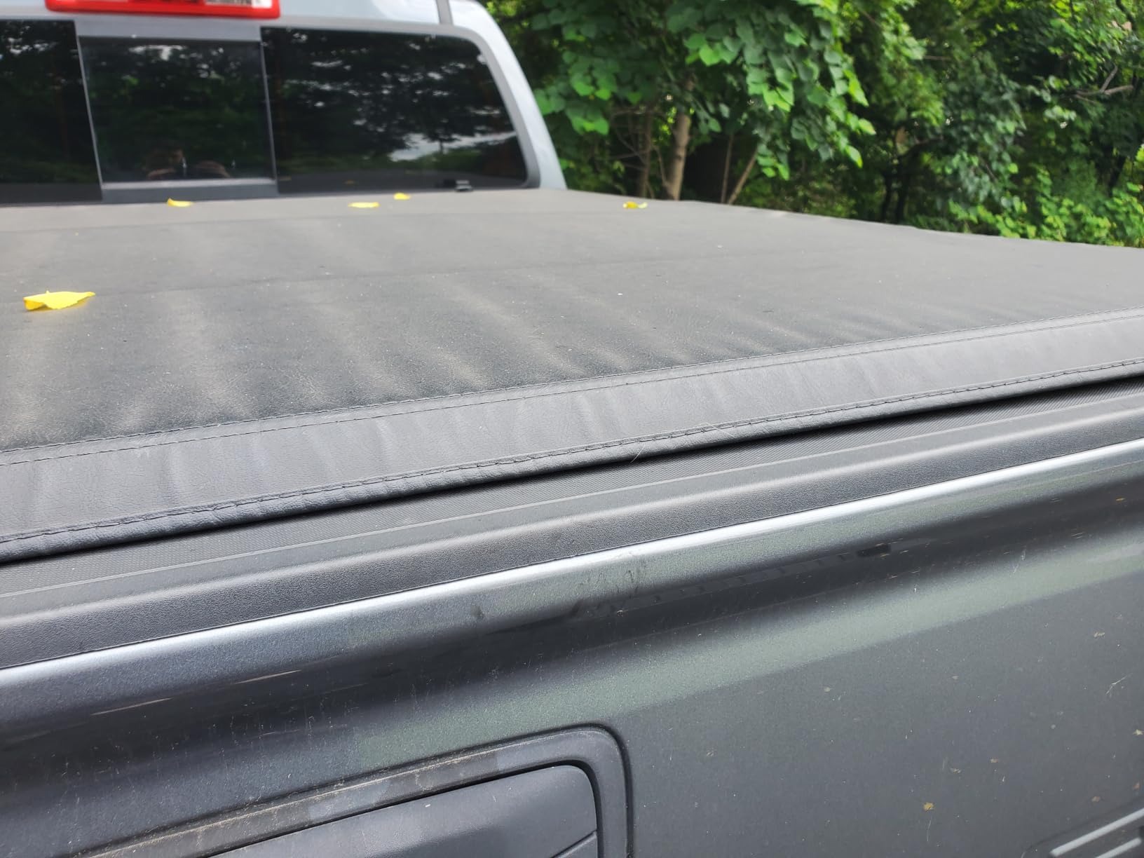 oEdRo Soft Tri-Fold Tonneau Cover for 2015-2026 Chevy Colorado/Canyon 5.2ft customer photo 2