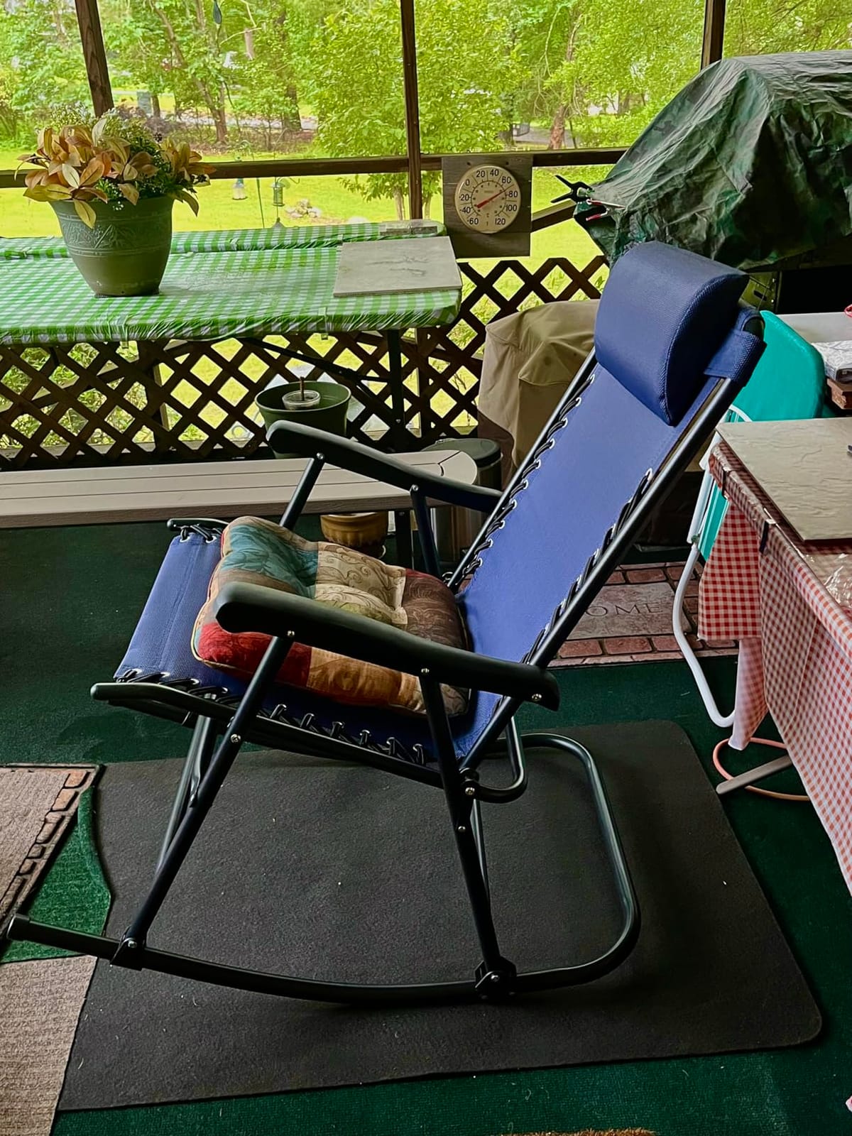 Amazon Basics Outdoor Portable Folding Rocking Chair with Headrest, Ergonomic Design, Weather-resistant Patio Reclining Lounge Chair for Porch, 33.6 x 37.4 x 26 inch, Beige customer photo 2