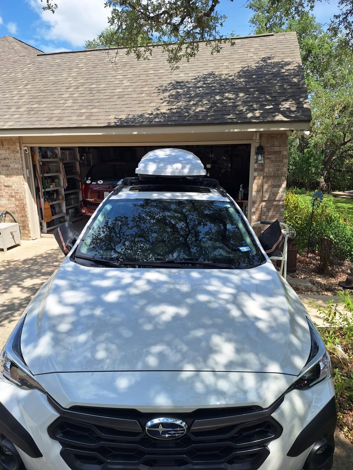 Goplus Rooftop Cargo Carrier Hard Shell, 14 Cubic Feet Waterproof Car Roof Cargo Carrier w/Dual Side Opening, Security Key, 165LBS Capacity, for 17” to 22.8” Wide Crossbar Rack, Vehicle Cargo Box customer photo 1