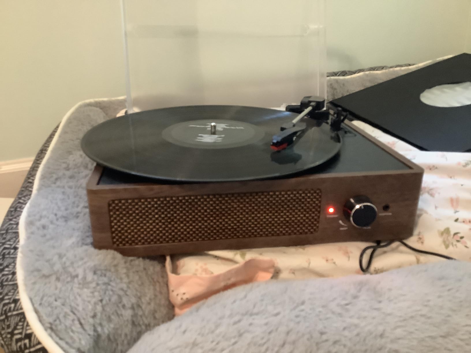 Vinyl Record Player Turntable with Built-in Bluetooth Receiver & 2 Stereo Speakers, 3 Speed 3 Size Portable Retro Record Player for Entertainment and Home Decoration customer photo 1
