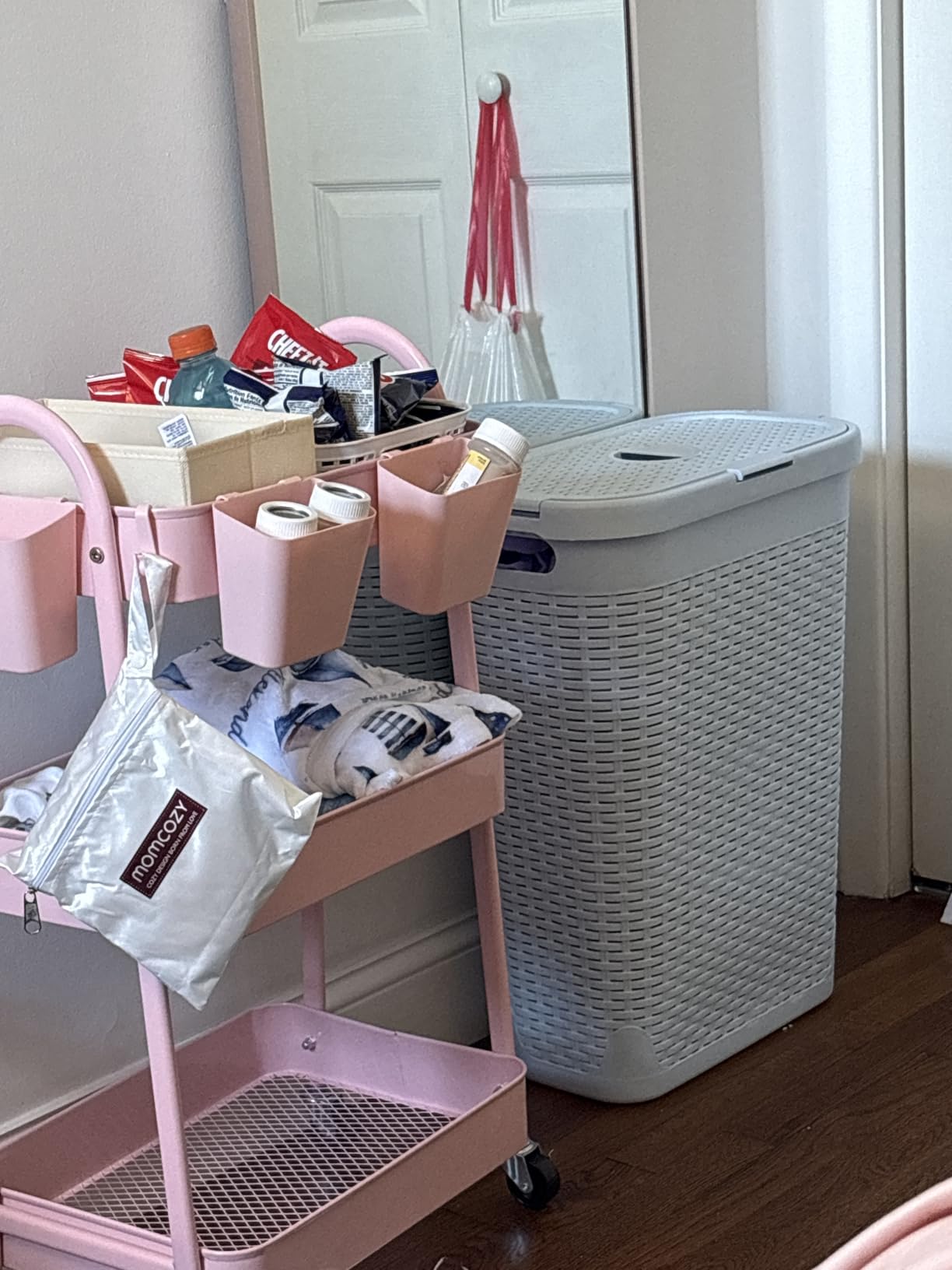 Mind Reader Slim Laundry Hamper with Lid, 40L Clothes Basket, Narrow Tapered Design with Ventilated Cutout Pattern, Plastic, Ivory customer photo 1
