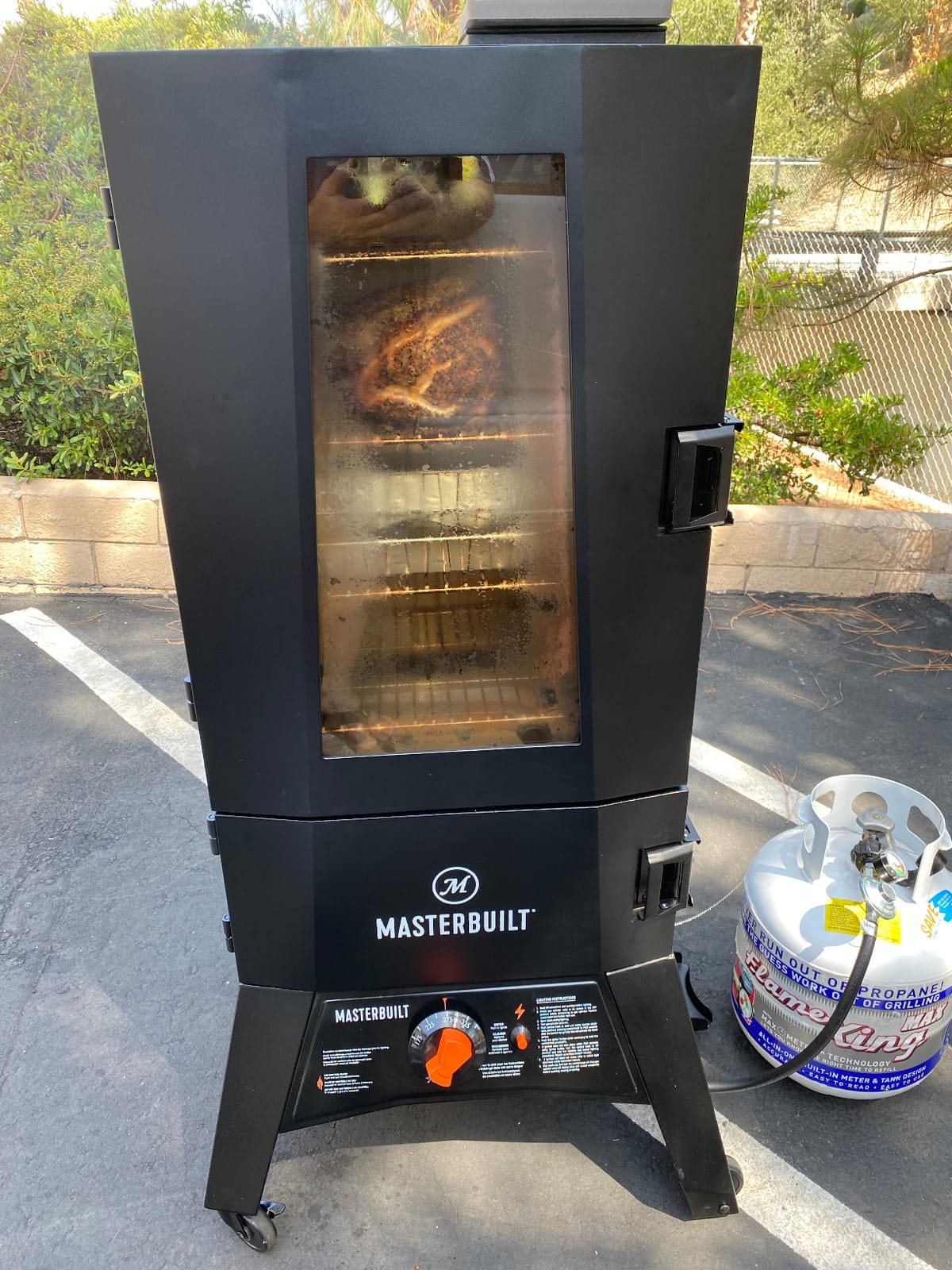 Masterbuilt® 40-inch ThermoTemp Propane Gas Vertical BBQ Smoker with Analog Temperature Control and 960 Cooking Square Inches in Black, Model MB20051316 customer photo 1