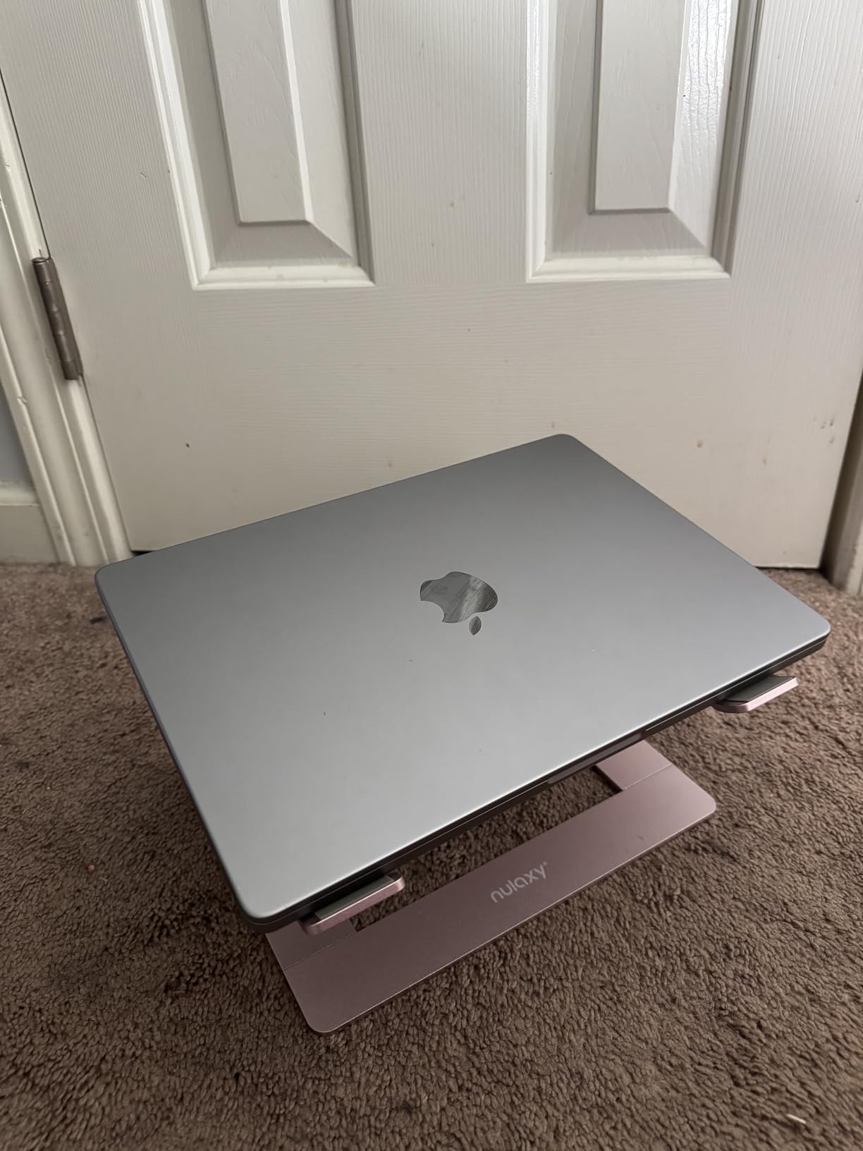 Nulaxy Full Aluminum Laptop Stand, Stable Support to 22 lbs, Open Cooling customer photo 1