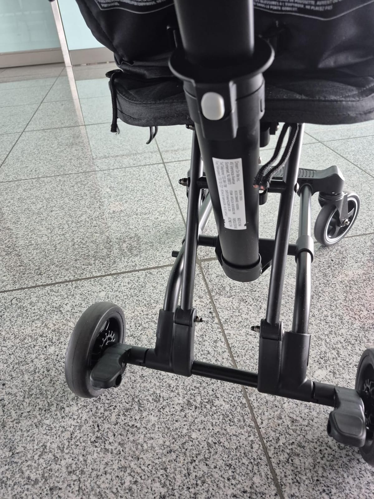 Dream On Me Coast Rider Lightweight Travel Stroller, 45 Lb Limit, Black customer photo 2