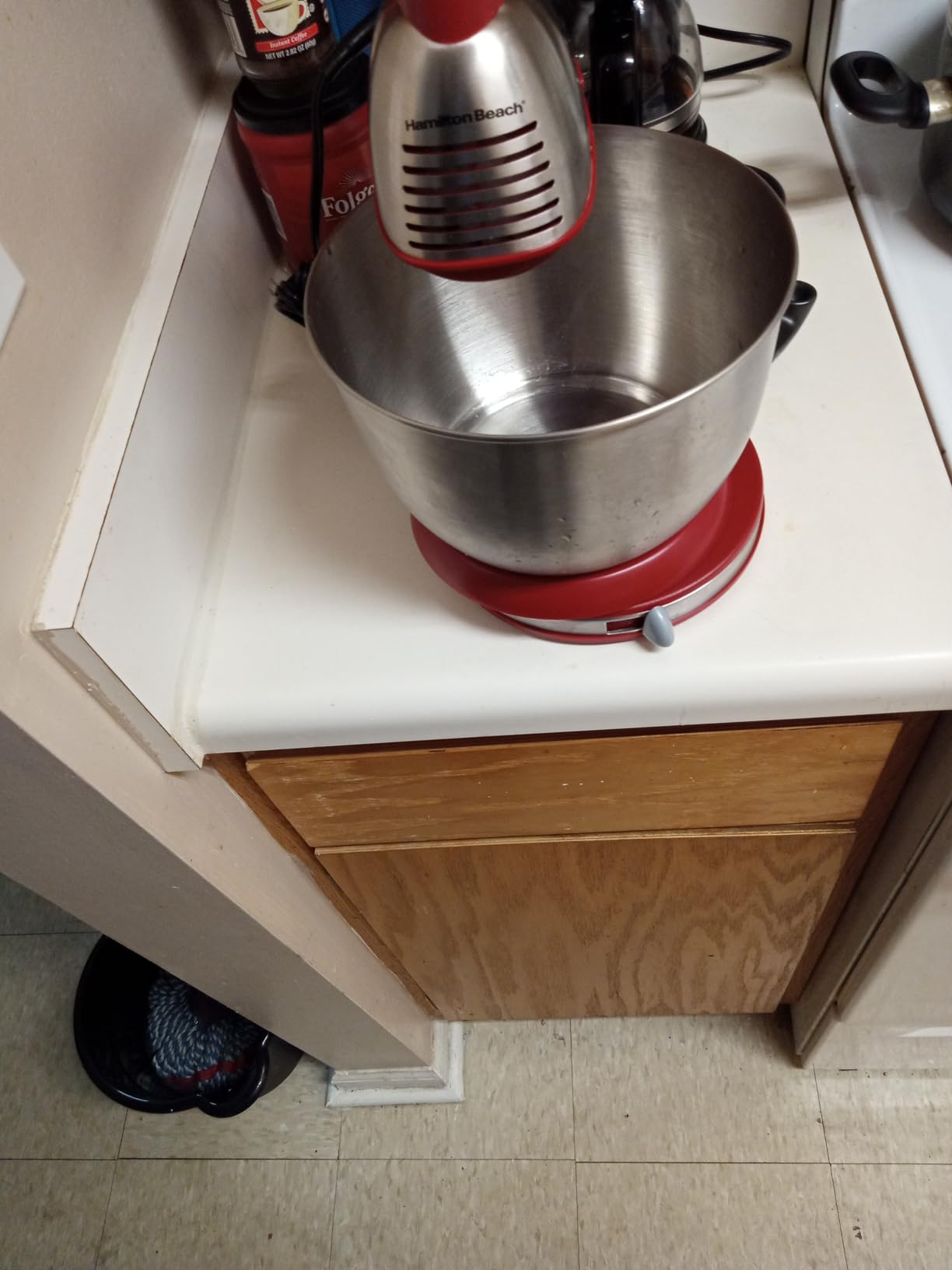 Hamilton Beach Classic Stand and Hand Mixer, 4 Quarts, 6 Speeds with QuickBurst, Bowl Rest, 290 Watts Peak Power, Black and Stainless customer photo 2