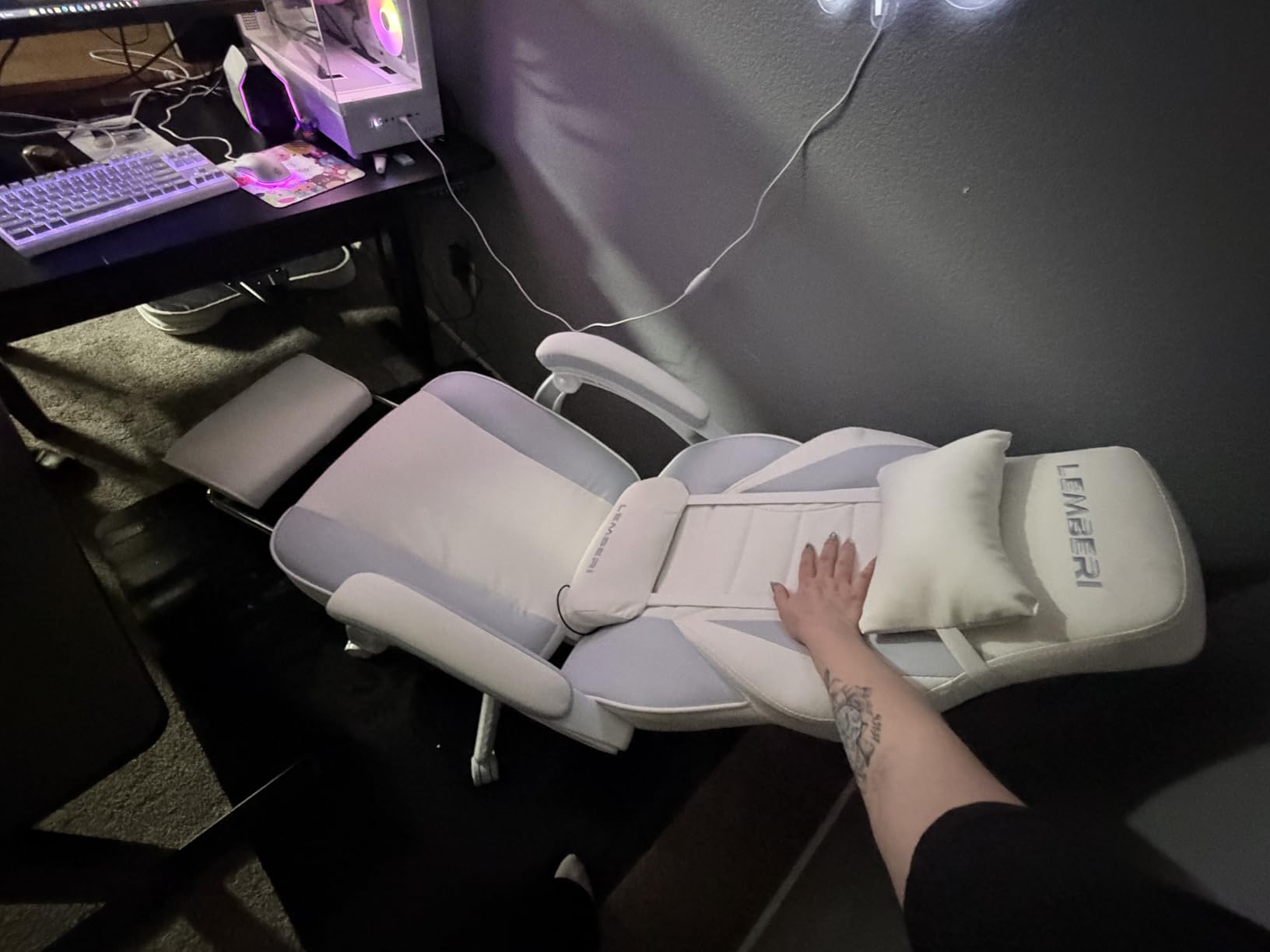 LEMBERI Ergonomic Gaming Chair with Footrest, 400lb Weight Capacity, Gray customer photo 2