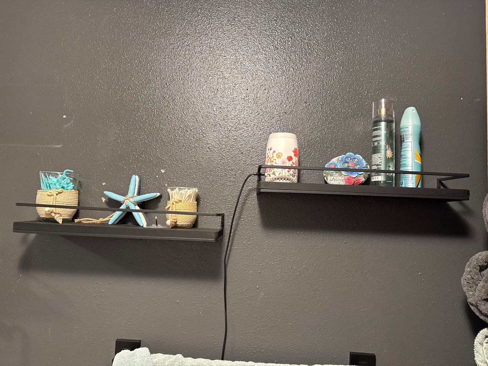 Meangood Floating Shelves Wall Mounted Set of 2, Rustic Wood Wall Storage Shelves for Bedroom,Living Room,Bathroom, Kitchen Torched Wood customer photo 2