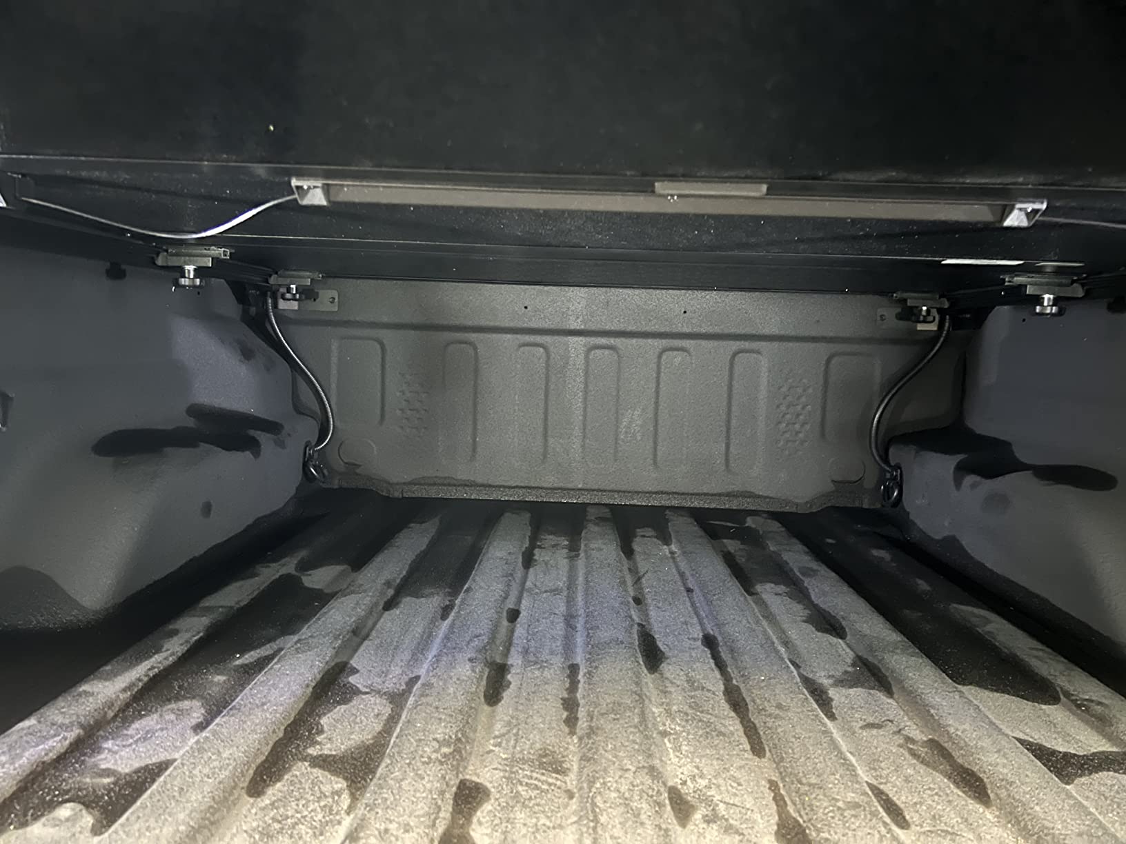 Gator EFX Hard Tri-Fold Truck Bed Tonneau Cover - Secure Cargo Protection - Aircraft-Grade Aluminum Construction - Sleek Low-Profile Tri-Fold Design - Fits 2020-2025 Jeep Gladiator - 5' Bed customer photo 2