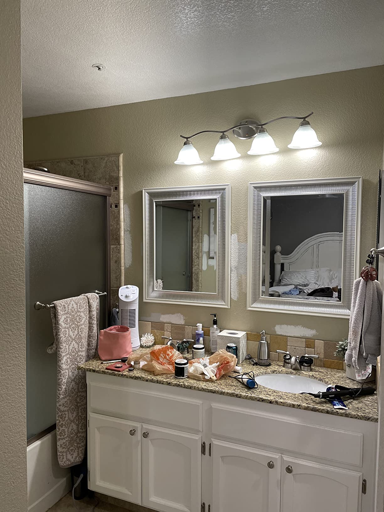 Oruii Round Mirror, 24 inch Black Circle Mirror, Matte Black Metal Frame customer photo 1