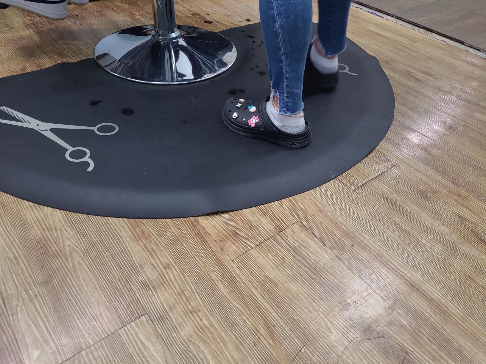 OmySalon 1/2'' Thick Anti Fatigue Mat for Hairstylist Standing, 3'x5' Barber Floor Matt with Scissor Under Salon Chair, Hair Cutting Hairdressing Equipment customer photo 2
