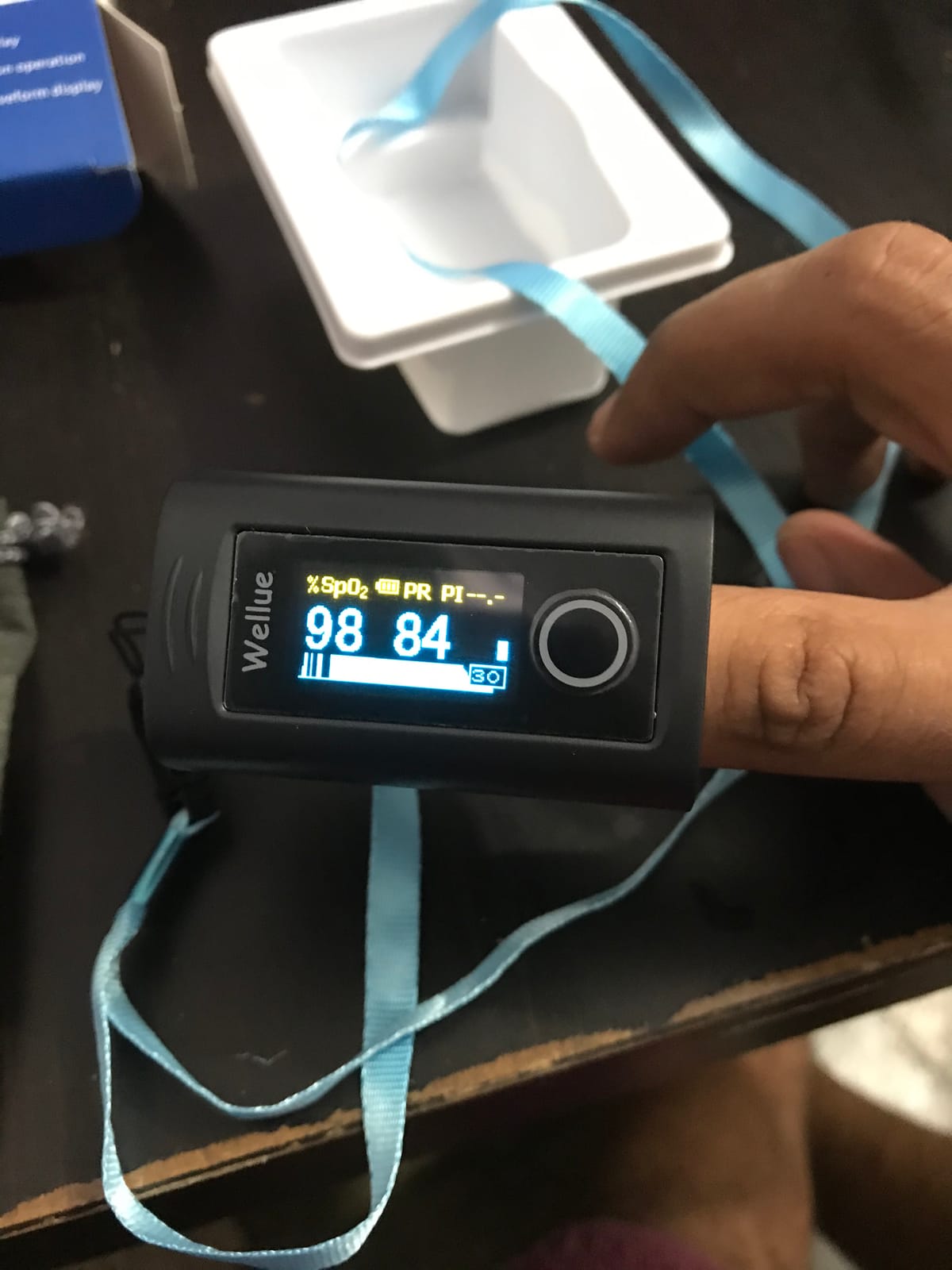 Wellue Fingertip Pulse Oximeter, Blood Oxygen Saturation Monitor with Batteries, Carry Bag & Lanyard for Wellness Use customer photo 1