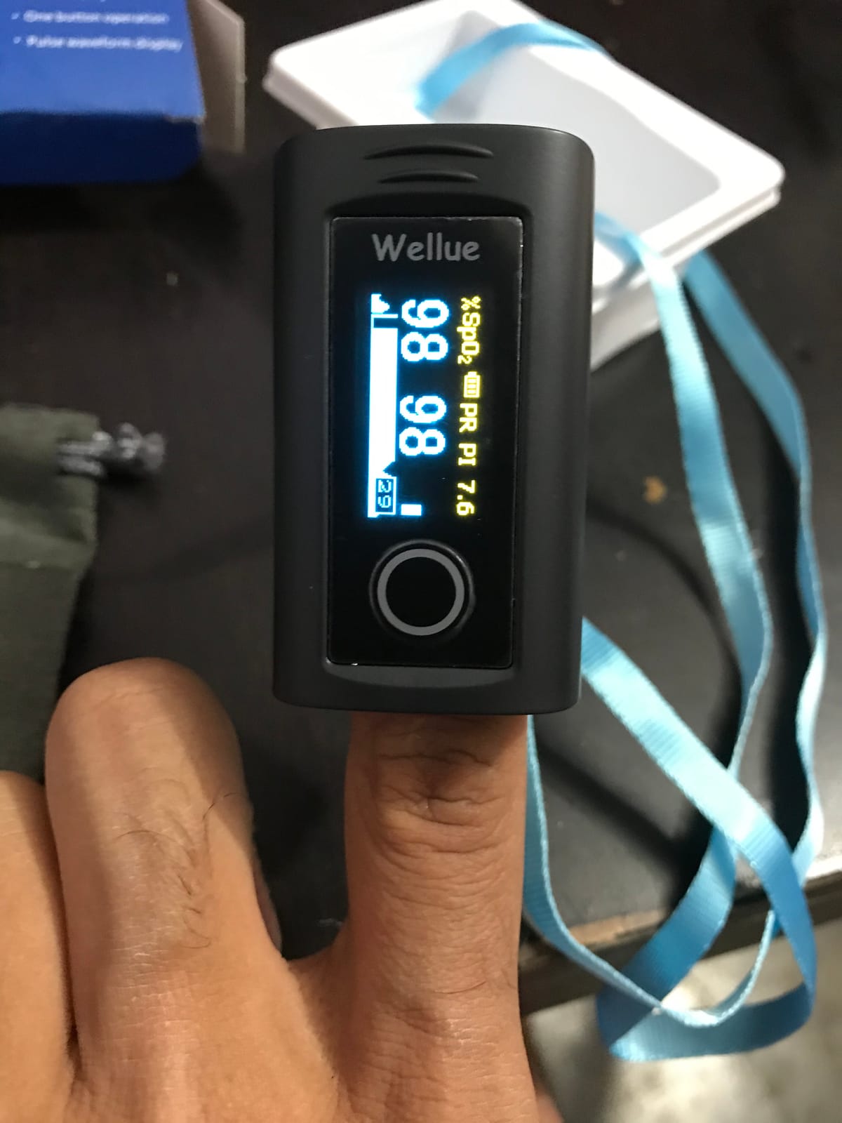 Wellue Fingertip Pulse Oximeter, Blood Oxygen Saturation Monitor with Batteries, Carry Bag & Lanyard for Wellness Use customer photo 2