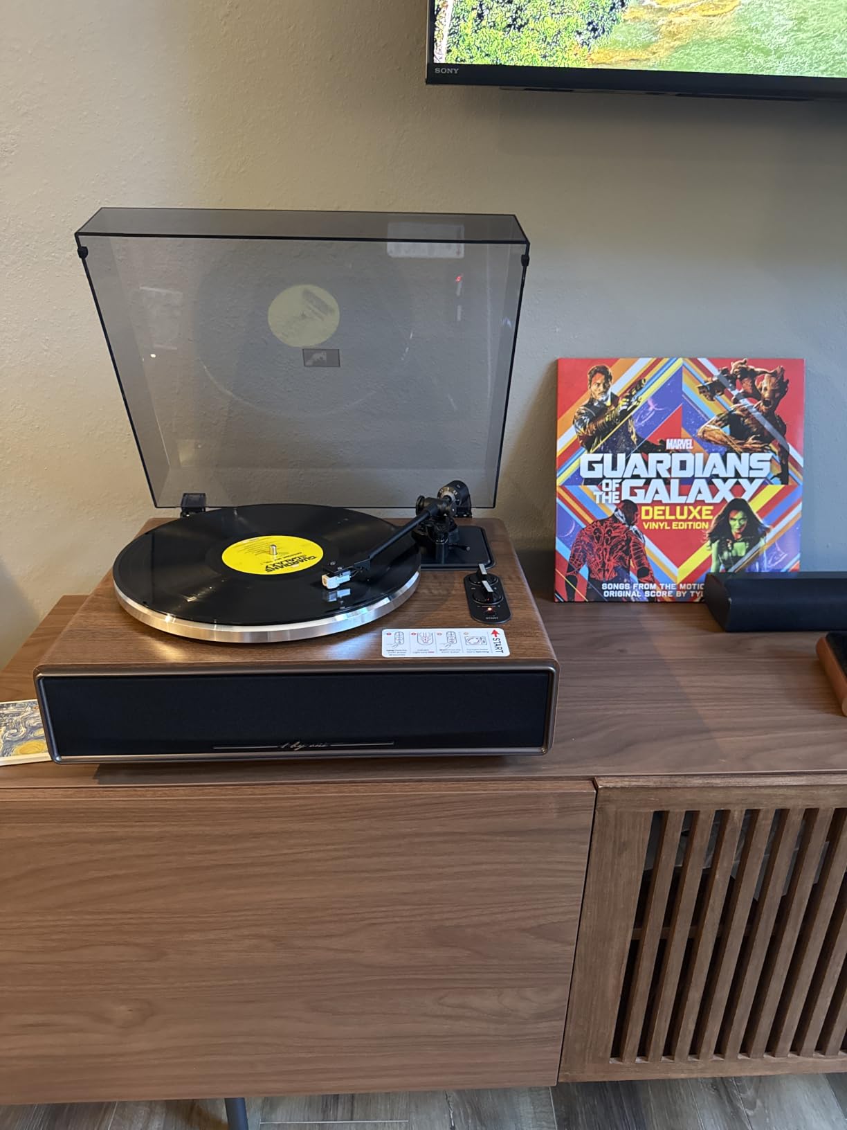 1 BY ONE High Fidelity Belt Drive Turntable with Built-in Speakers customer photo 2