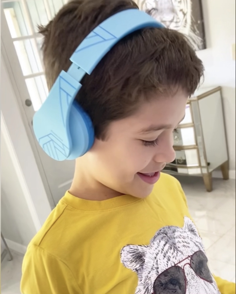 PowerLocus Kids Headphones Over-Ear, Bluetooth Wireless Headphones for Kids,with Microphone, Safe 85DB Volume Limited, Foldable with Carry Case, Audio Cable, Micro SD mode for Online Classes,PC,Phones customer photo 2