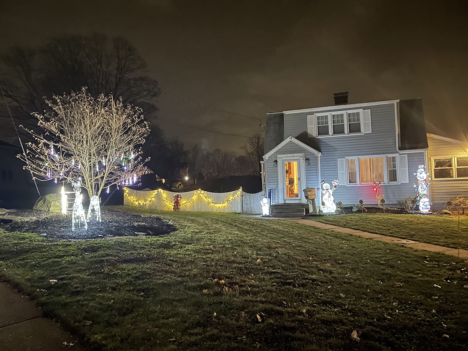Brightown Christmas Lights Outdoor, 16 Inch 10 Tube 360 LED Icicle Lights customer photo 2