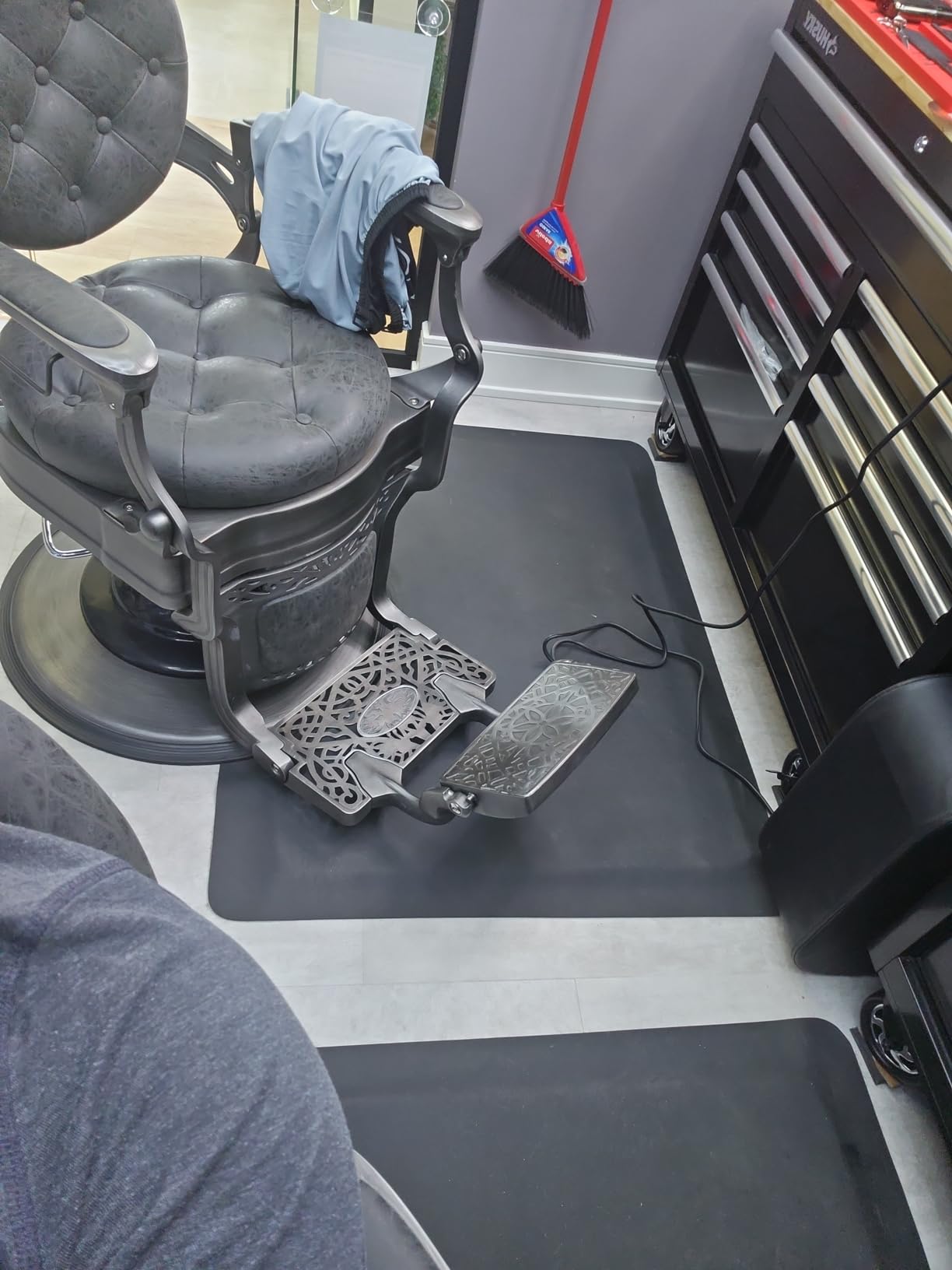 Barber Salon Chair mats for Hairstylist Standing Anti Fatigue 3'x4' Barber Shop Salon Floor Mat - Black Square Hair Floor Mat 1/2