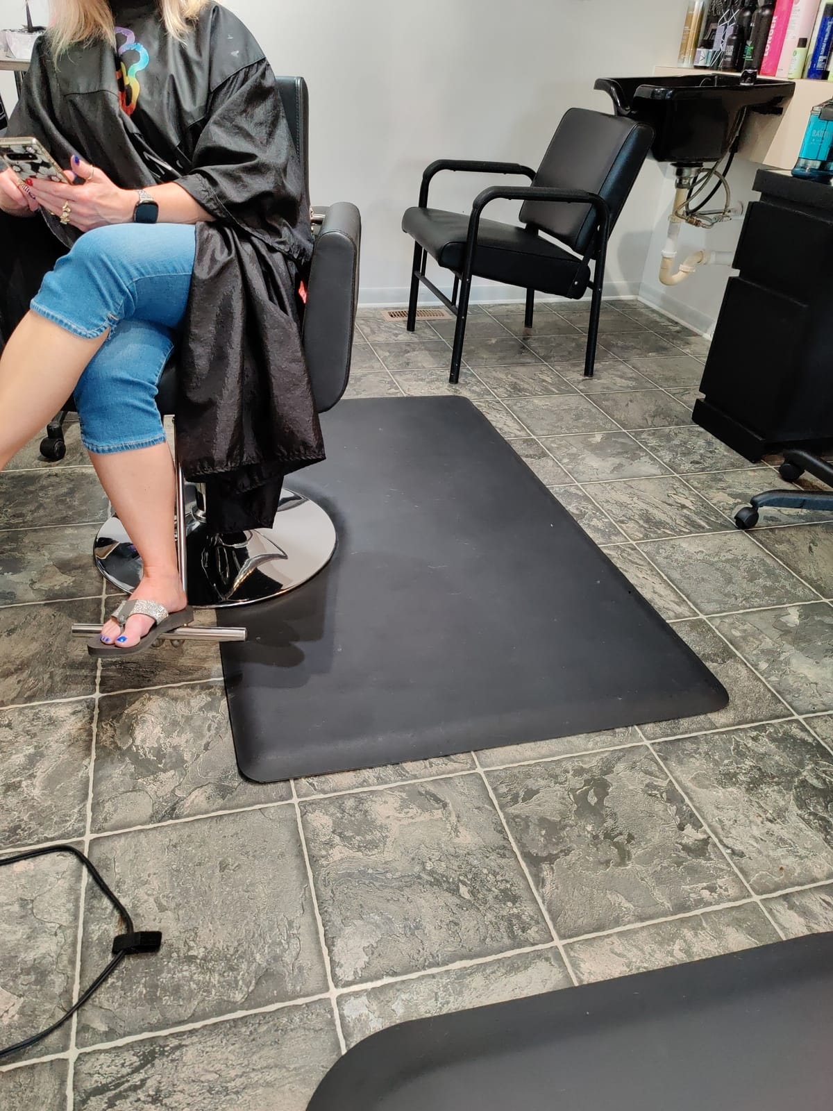 Amazon Basics Rectangular Anti-Fatigue Salon & Barber Shop Floor Mat, Non-Slip Standing Surface, 3ft x 5ft x 5/8 inch, Black customer photo 1