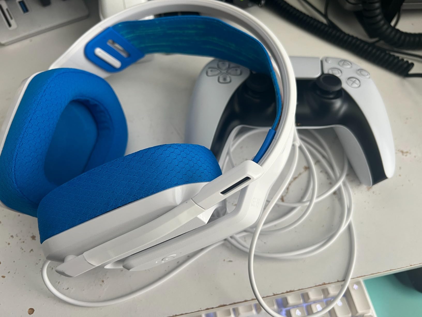 Logitech G335 Wired Gaming Headset (with Flip to Mute Microphone) - Black customer photo 2