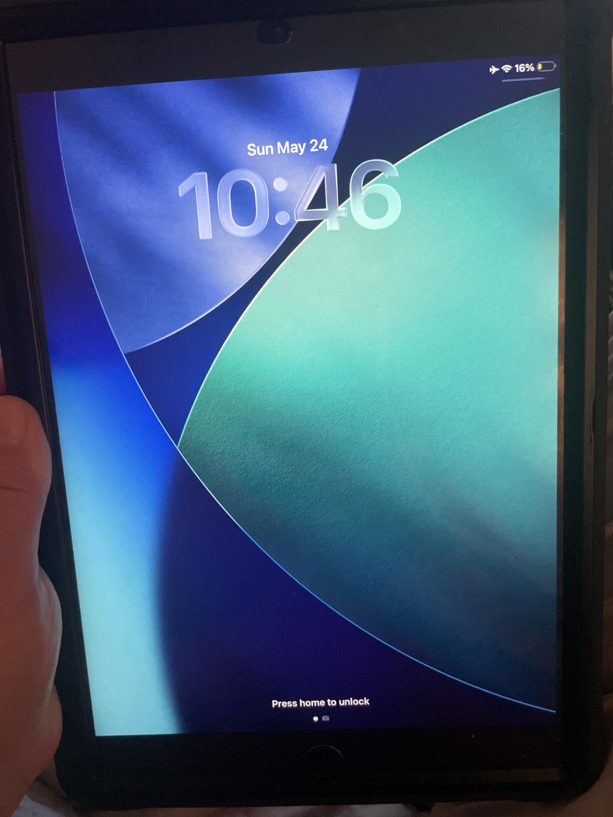 Apple iPad (10.2-inch, Wi-Fi, 32GB) - Silver (Latest Model, 8th Generation) (Renewed) customer photo 2