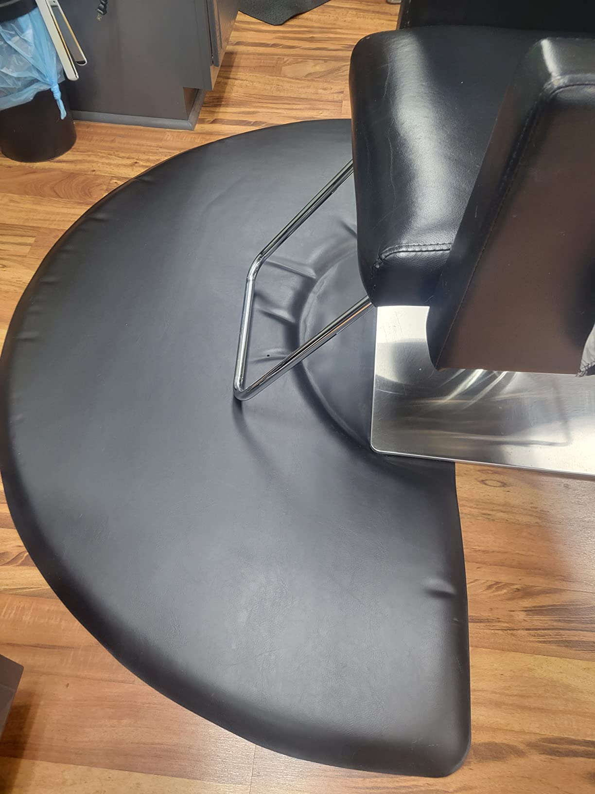 1 Inch Thick Barber Cutting Chair Salon Floor Mats for Beauty Hair Stylist Station Anti Fatigue (Black, 5 Ft × 3 Ft Rectangle) customer photo 1