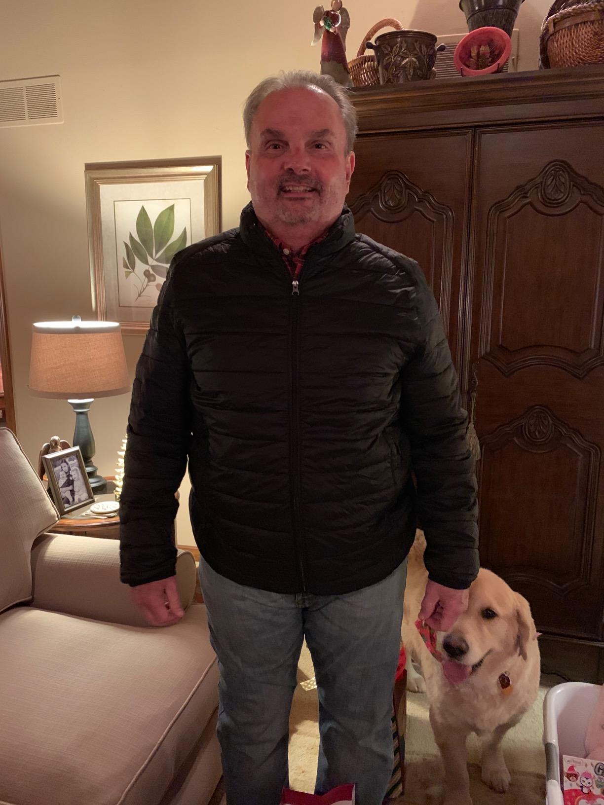 Amazon Essentials Men's Packable Lightweight Water-Resistant Puffer Jacket (Available in Big & Tall) customer photo 1