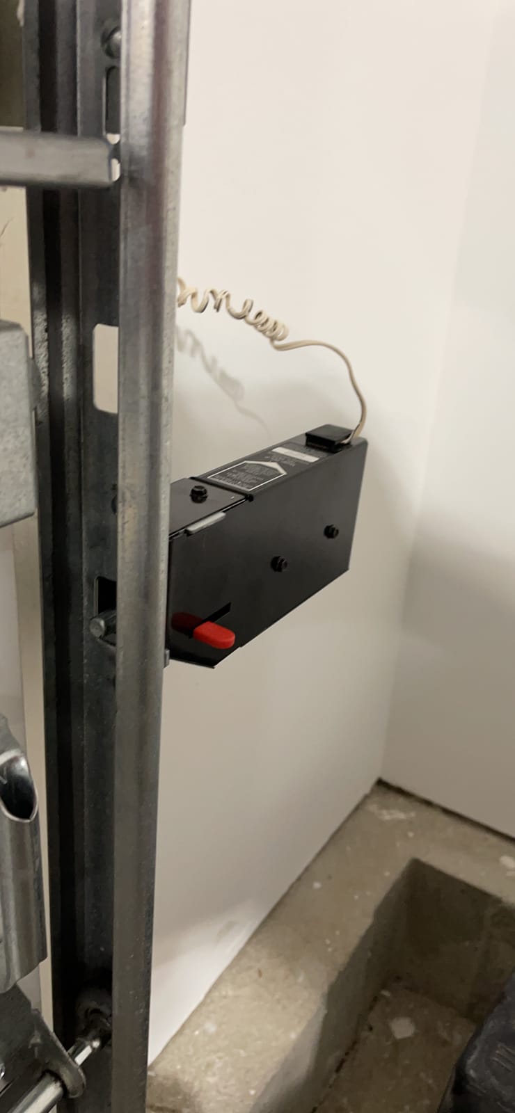 Genie B6172H Wall Mount Smart Garage Door Opener, DC Motor Lifts up to 14ft high 850lbs, Black customer photo 1