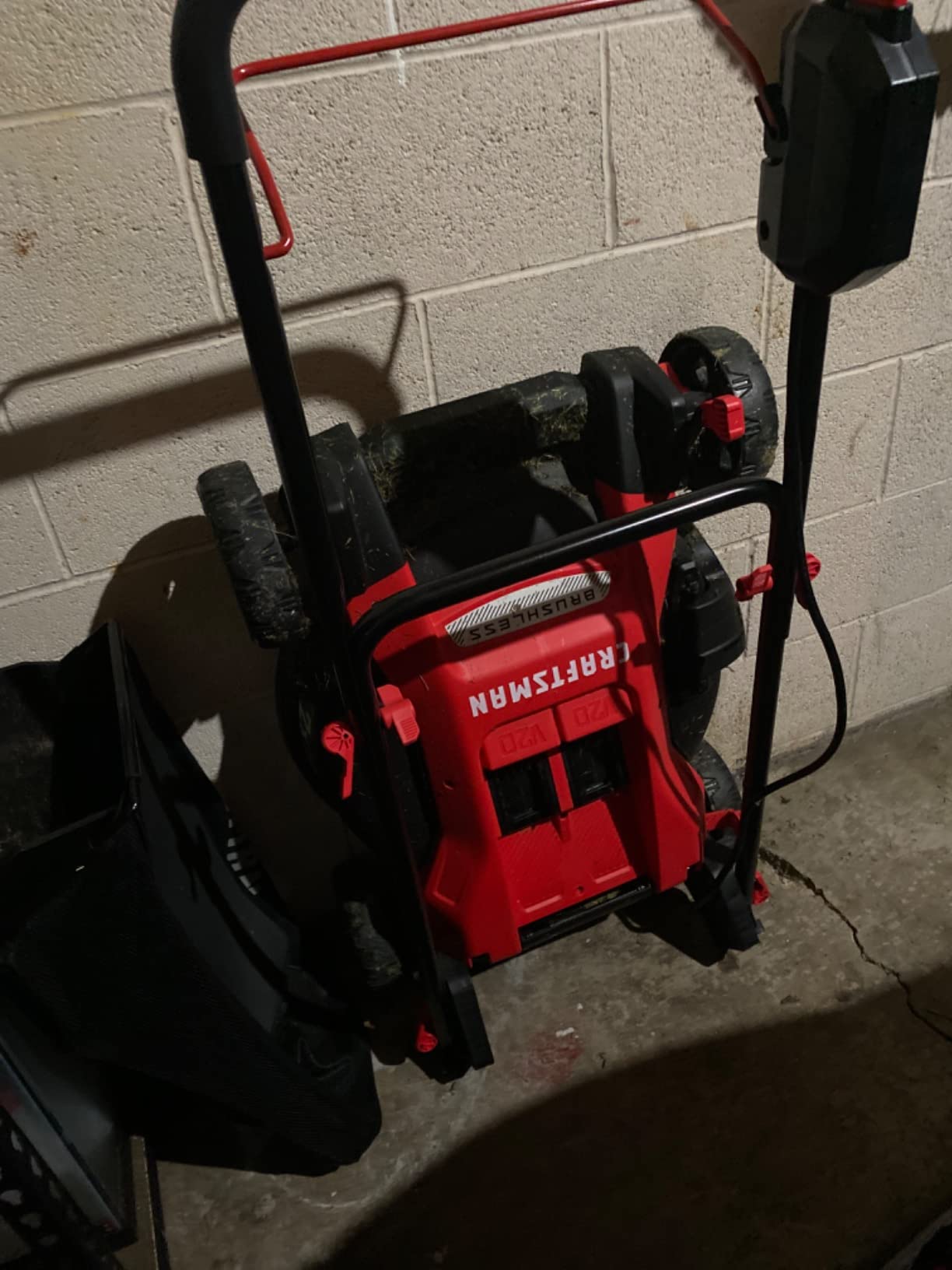 CRAFTSMAN V20 20 in Lawn Mower, 2 x 5Ah Batteries and 2 Chargers Included, High Effeciency Brushless Motor, Push Mower, Up to 50 Min of Runtime, Lightweight, Grass Bag, Low Profile (CMCMW220P2) customer photo 1