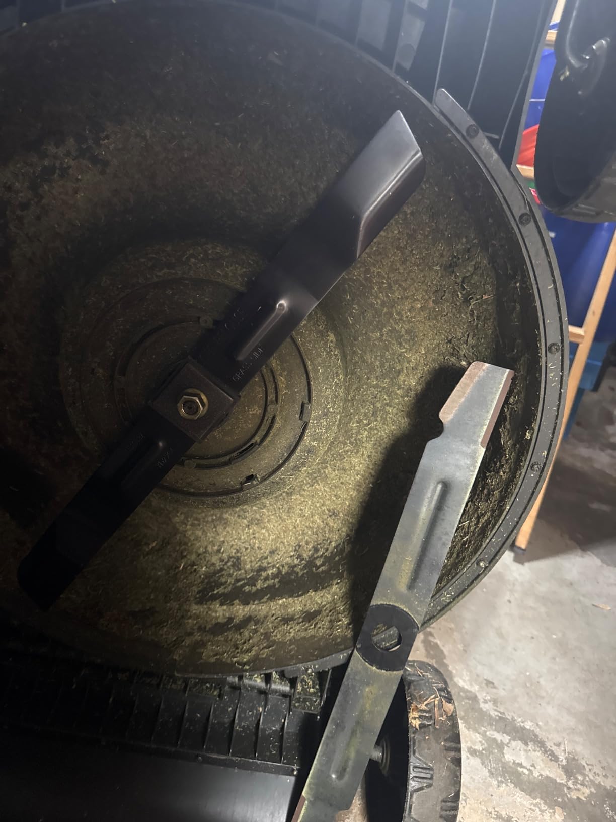 CRAFTSMAN V20 20 in Lawn Mower, 2 x 5Ah Batteries and 2 Chargers Included, High Effeciency Brushless Motor, Push Mower, Up to 50 Min of Runtime, Lightweight, Grass Bag, Low Profile (CMCMW220P2) customer photo 2