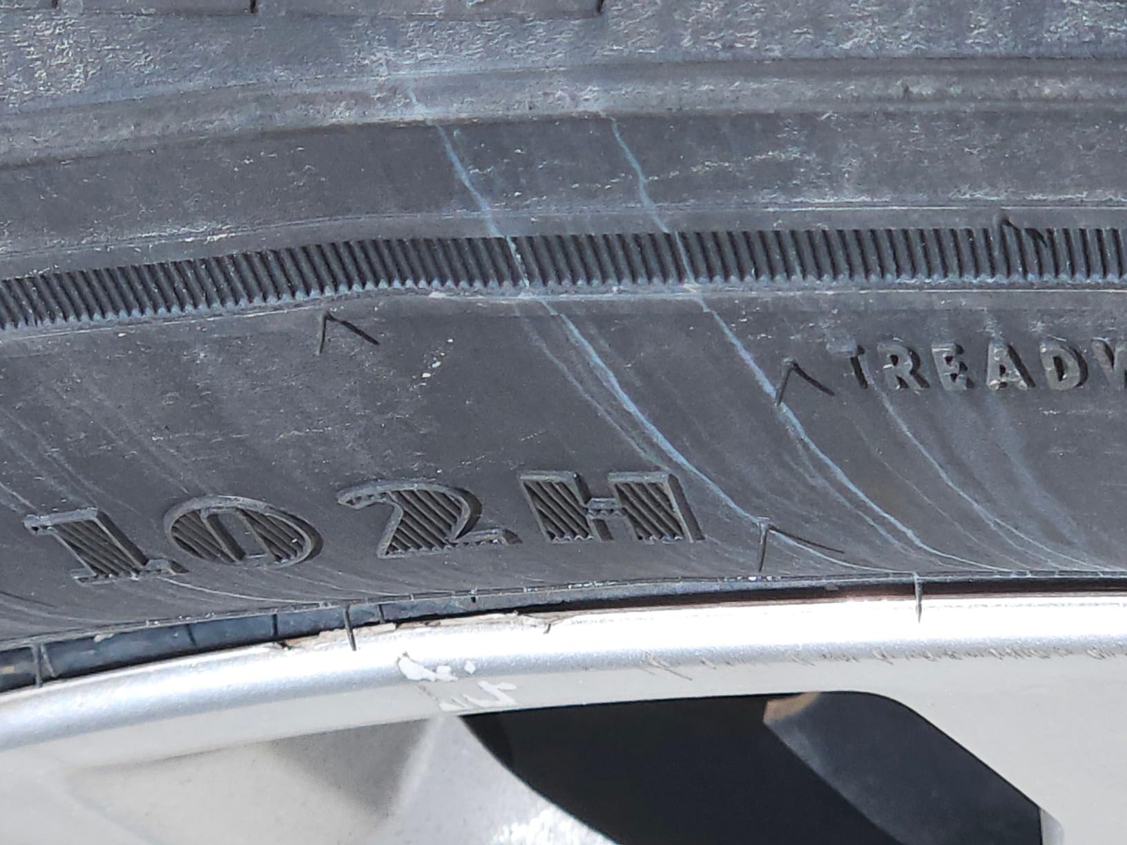 Goodyear Assurance Finesse All-Season 225/65R17 SL 102 H Tire customer photo 1