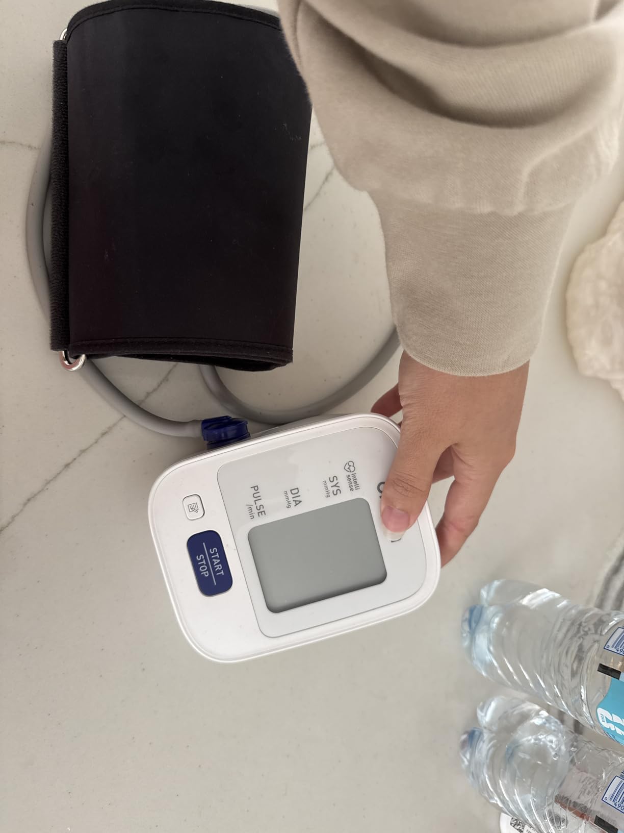 SCIAN Wrist Blood Pressure Cuff, Blood Pressure Wrist Cuff with Adjustable Wrist Cuff & Large LCD Display 2 Users 180 Memory for Doctor & Home Use customer photo 1