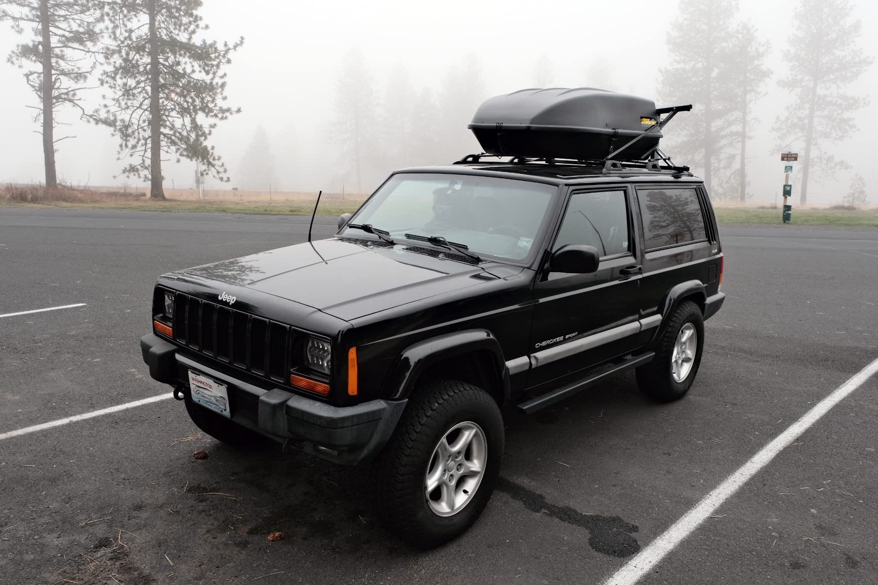 18 cu. ft. Rooftop Cargo Carrier, Weatherproof Hard Shell, 110 lb. customer photo 2