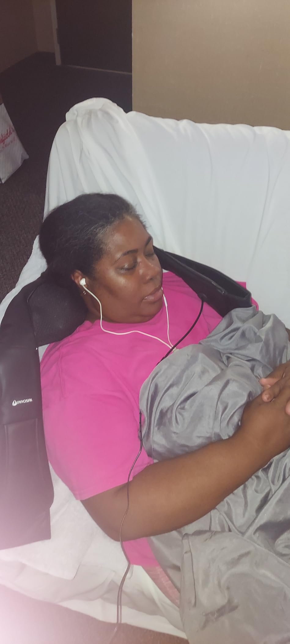 InvoSpa Shiatsu Massager with Heat - Deep Tissue Kneading Pillow for Neck, Shoulders, and Back - Electric Full Body Massage customer photo 2