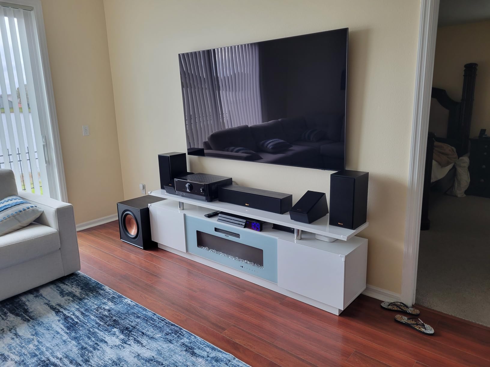 Klipsch Reference Next-Generation R-40M Horn-Loaded Bookshelf Speakers with 4” Spun-Copper Woofers for Best-in-Class Home Theater Sound in Black customer photo 1