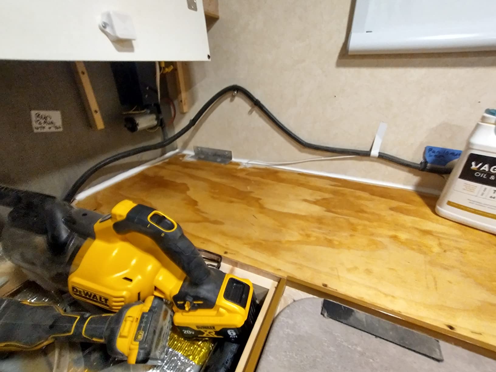 DEWALT 20V Handheld Vacuum Cordless, Car Vacuum with HEPA Filter, 6 Attachments and LED Light, High Performance Dry Only Small Shop Vac, Battery Not Included (DCV501HB) customer photo 1