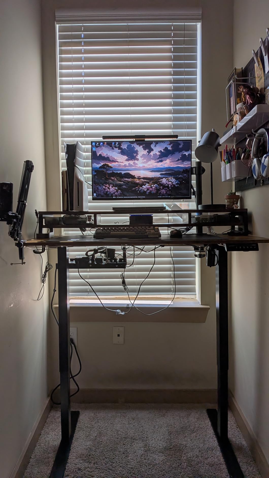 ErGear Height Adjustable Electric Standing Desk, 55 x 28 Inches Sit Stand up Desk, Memory Computer Home Office Desk, Black customer photo 1