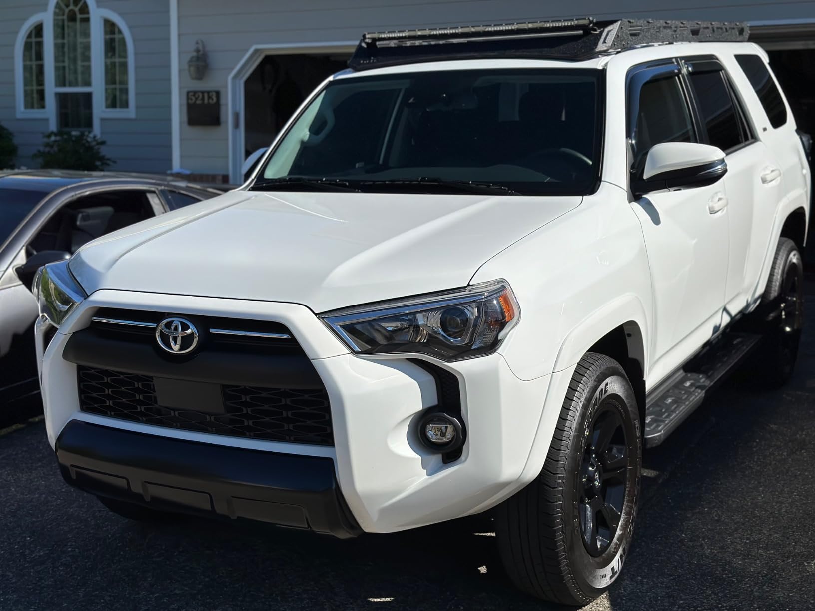 Tyger Auto Platform Style Roof Rack Compatible with 2010-2024 Toyota 4Runner | Cargo Storage Carrier for Outdoors Gear| Paintable Accent Inserts to Color Match | TG-RR1T33668 customer photo 1