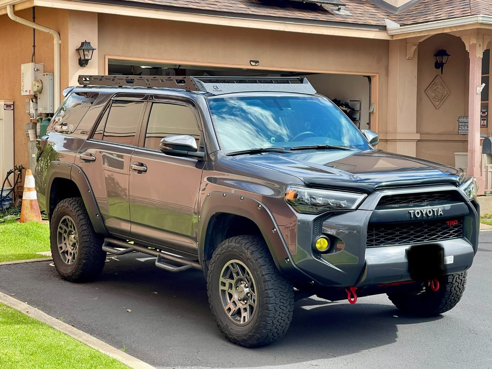 Tyger Auto Platform Style Roof Rack Compatible with 2010-2024 Toyota 4Runner | Cargo Storage Carrier for Outdoors Gear| Paintable Accent Inserts to Color Match | TG-RR1T33668 customer photo 2